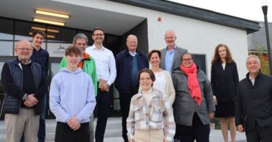 Mitglieder der Klimakommission vor dem Haus der Begegnung